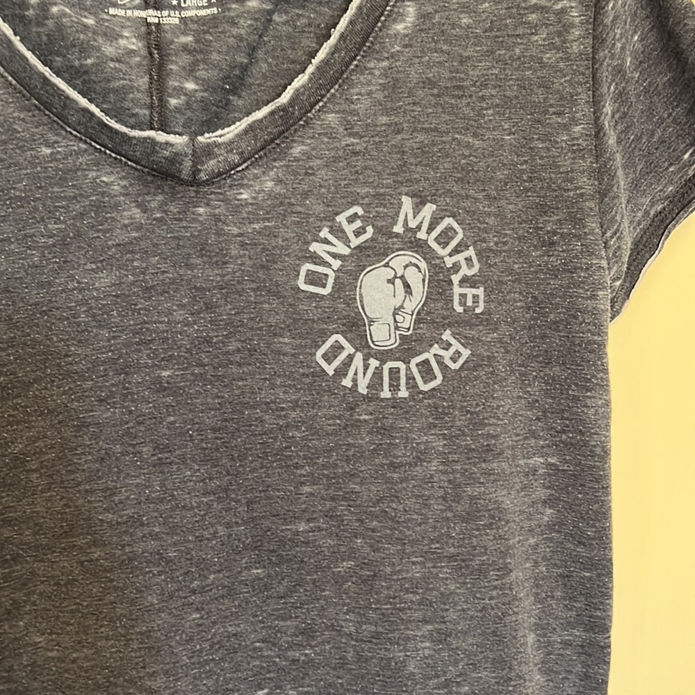 The Original Retro Brand Distressed Tee Sz L - Picture 2 of 6